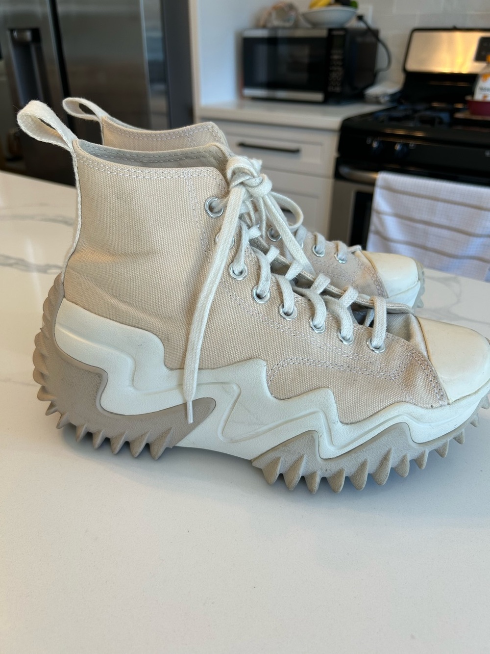 Converse Unisex Converse Run Star Motion High. 7 Men’s. Women’s 8 1/2
